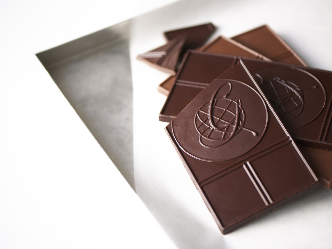 Charlie Ganache - Artisan Chocolatier - Genève - Suisse - Plaques de chocolat noir et lait